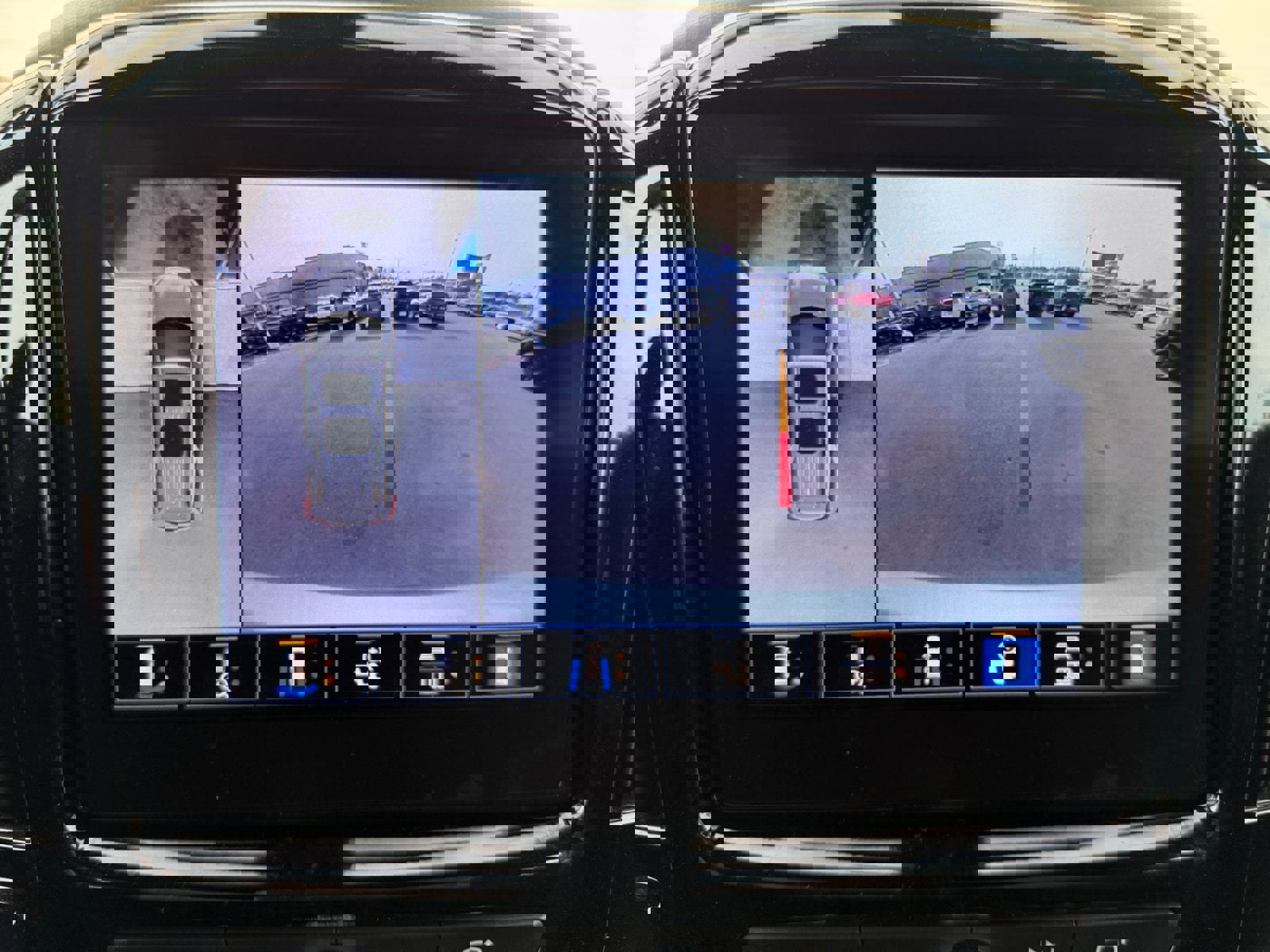 Used 2023 Chevrolet Traverse LT image 20