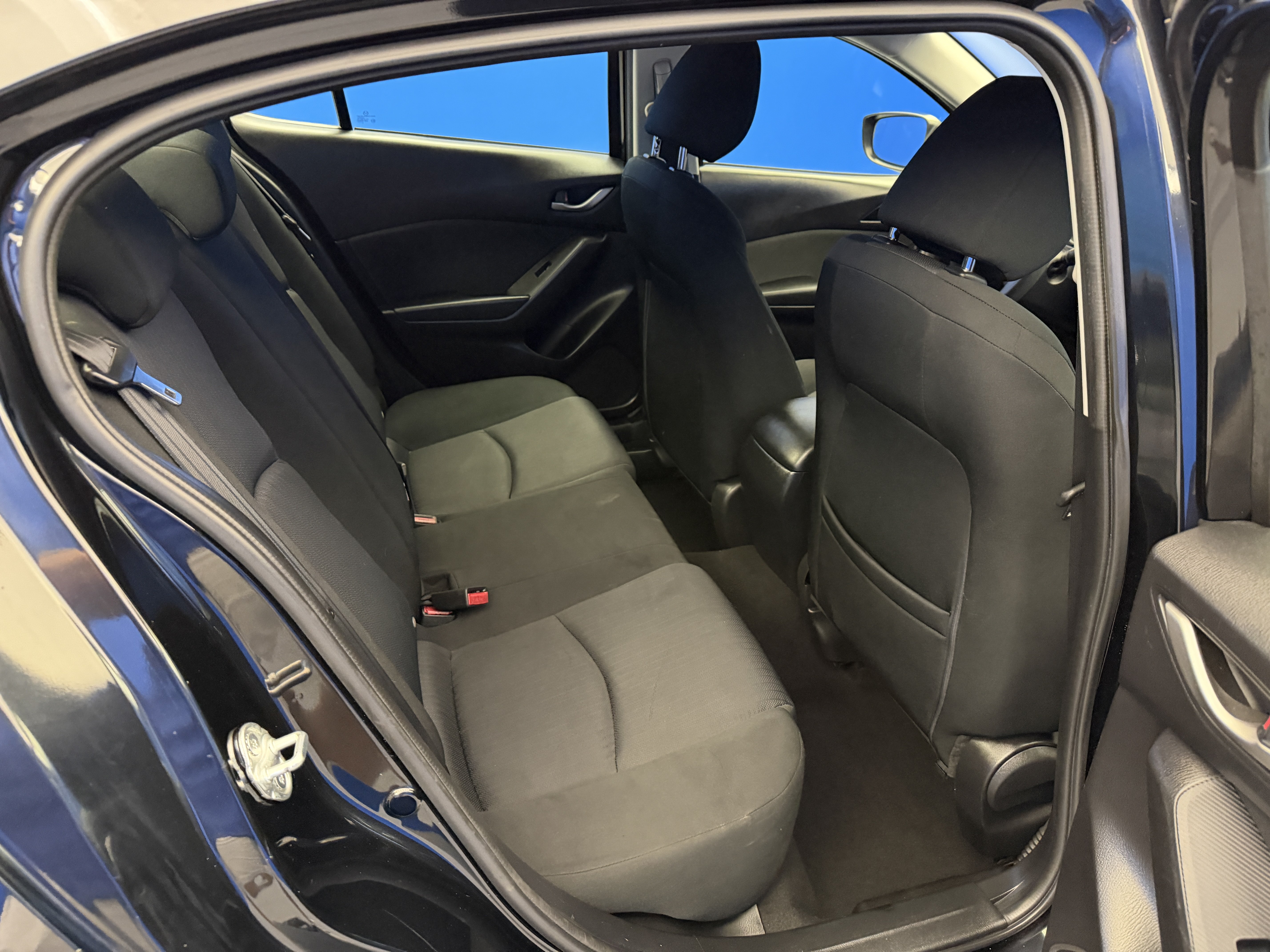 Used 2015 MAZDA MAZDA3 i Sport FWD image 23