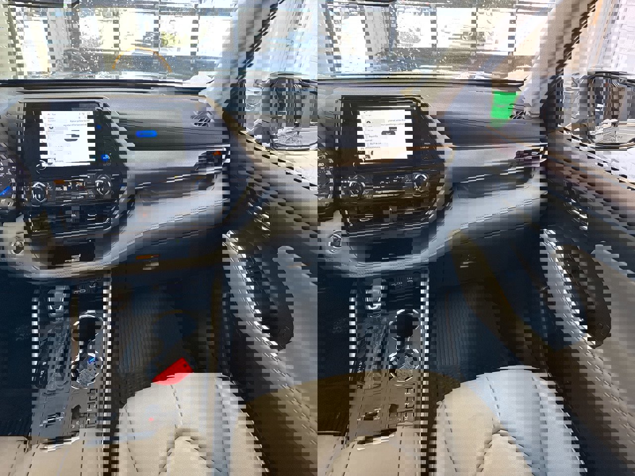 Certified 2024 Toyota Highlander XLE image 50