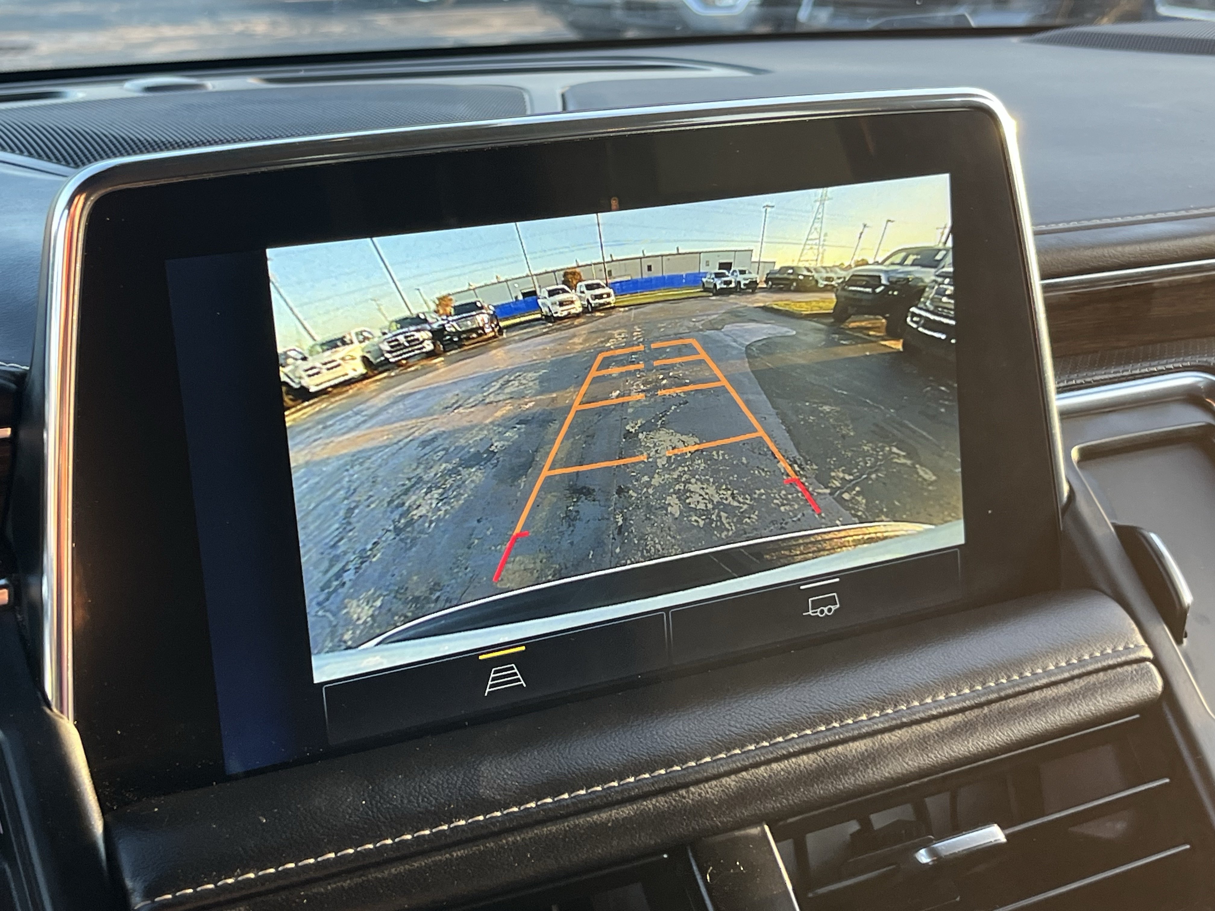 Used 2023 Chevrolet Suburban Premier RWD image 7