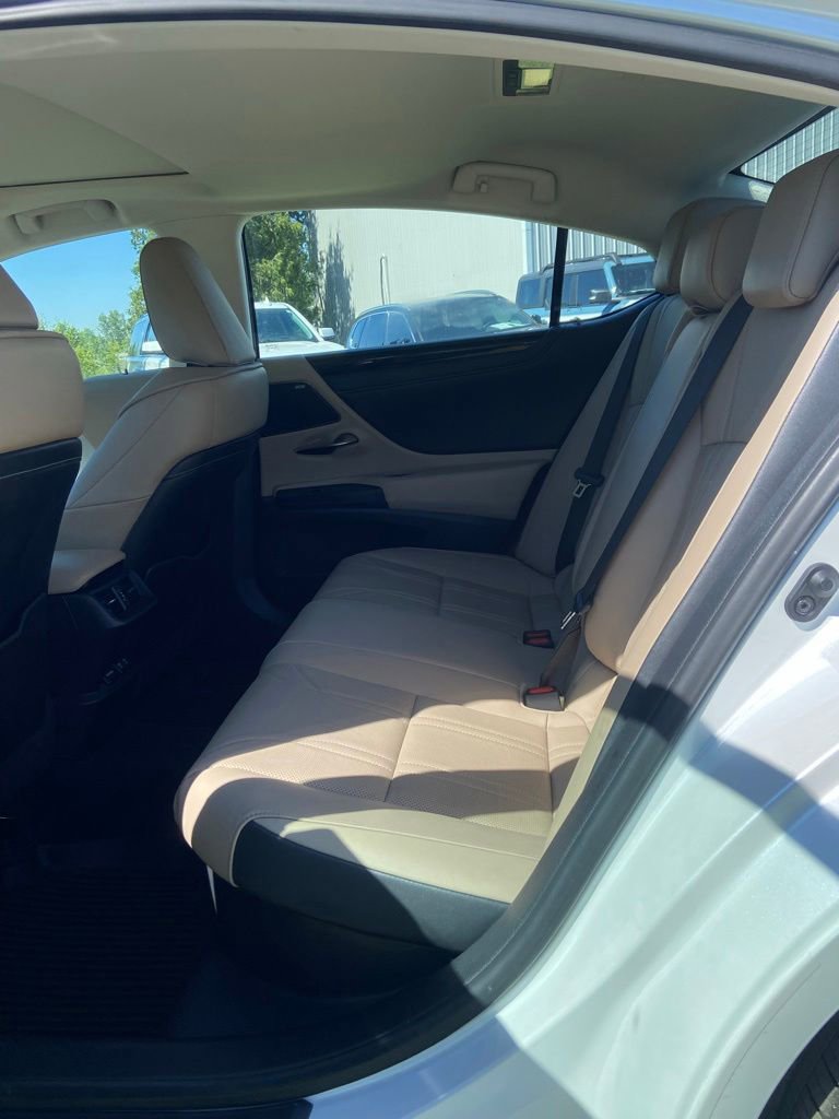 Used 2021 Lexus ES 300h w/ Accessory Package FWD image 12