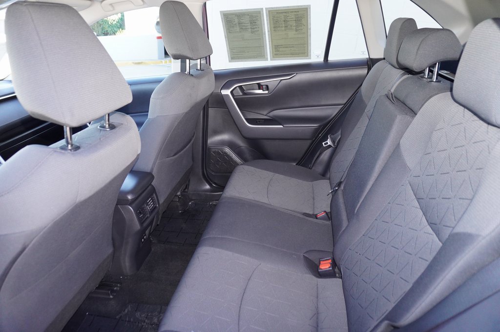 Used 2020 Toyota RAV4 XLE image 10