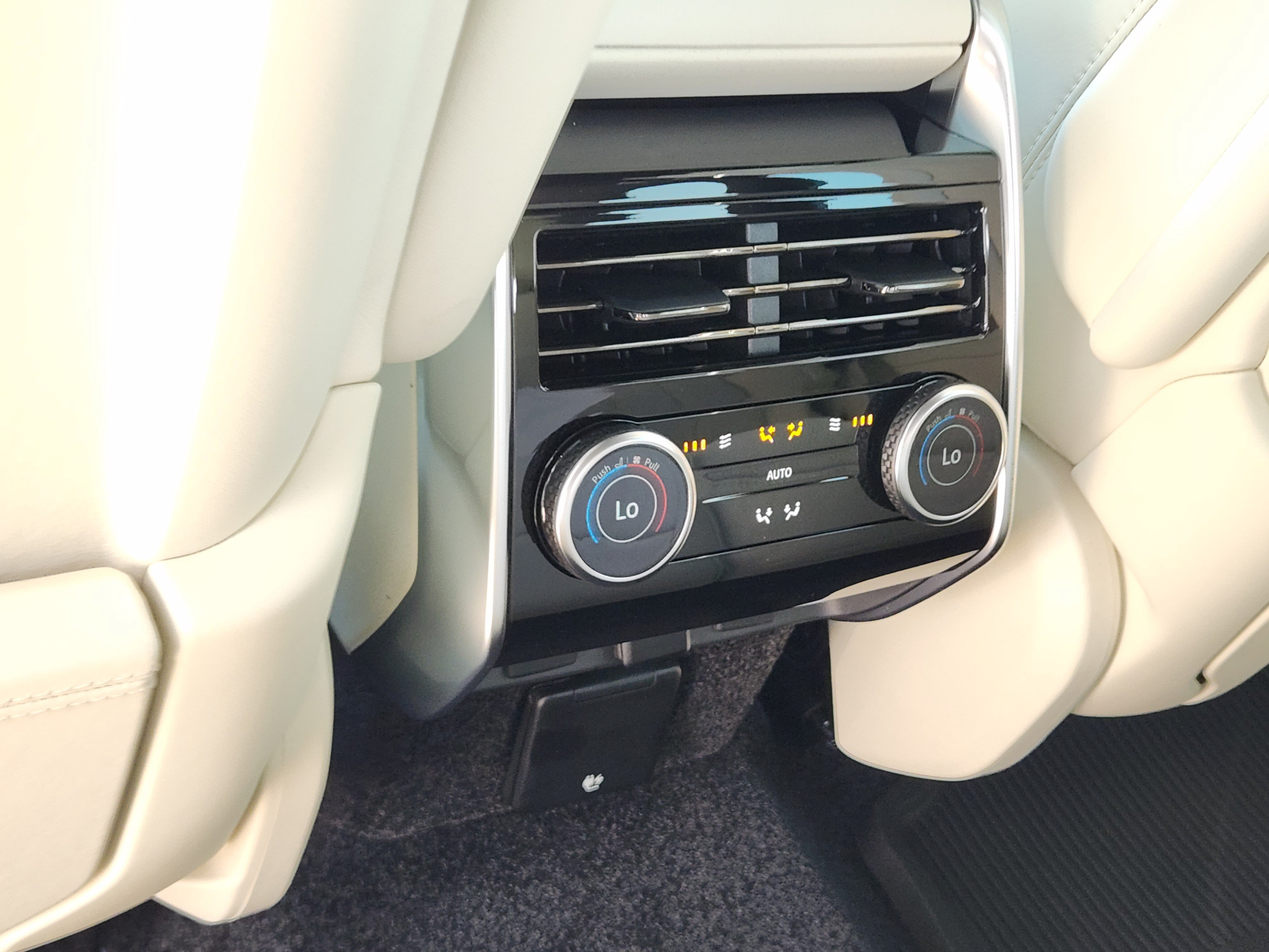 New 2026 Land Rover Range Rover SE AWD/4WD image 24