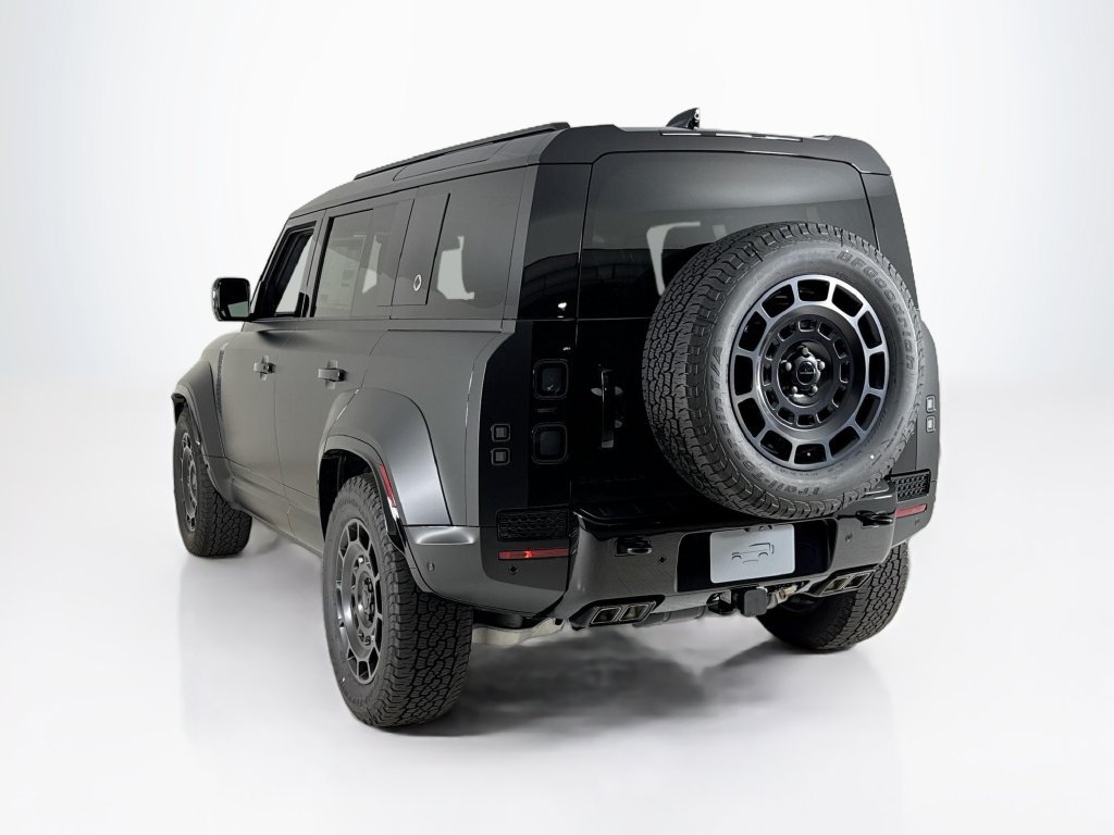 New 2026 Land Rover Defender 110 OCTA AWD/4WD image 3