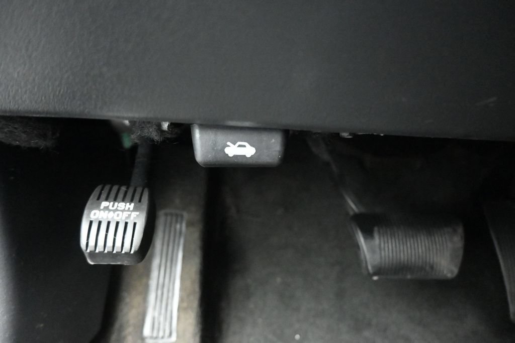 Used 2012 Dodge Challenger SXT RWD image 24