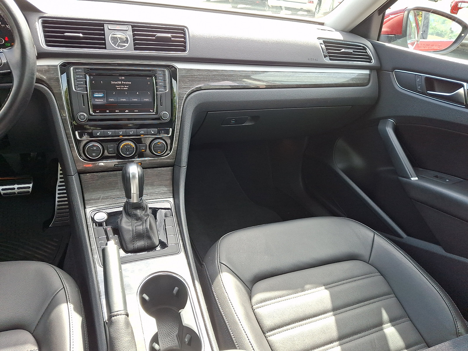 Used 2017 Volkswagen Passat 1.8T SEL Premium FWD image 16