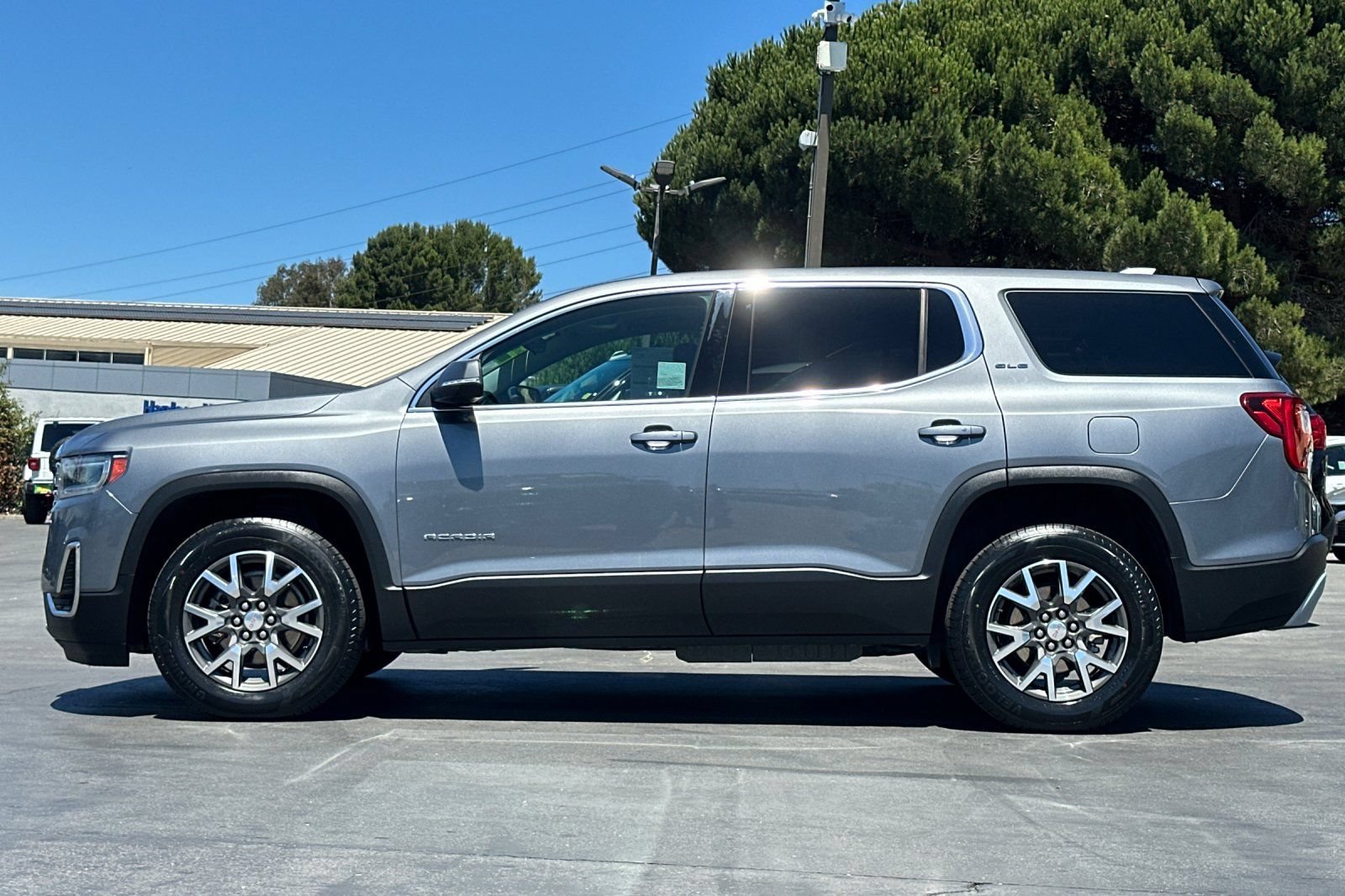 Used 2021 GMC Acadia SLE FWD image 10