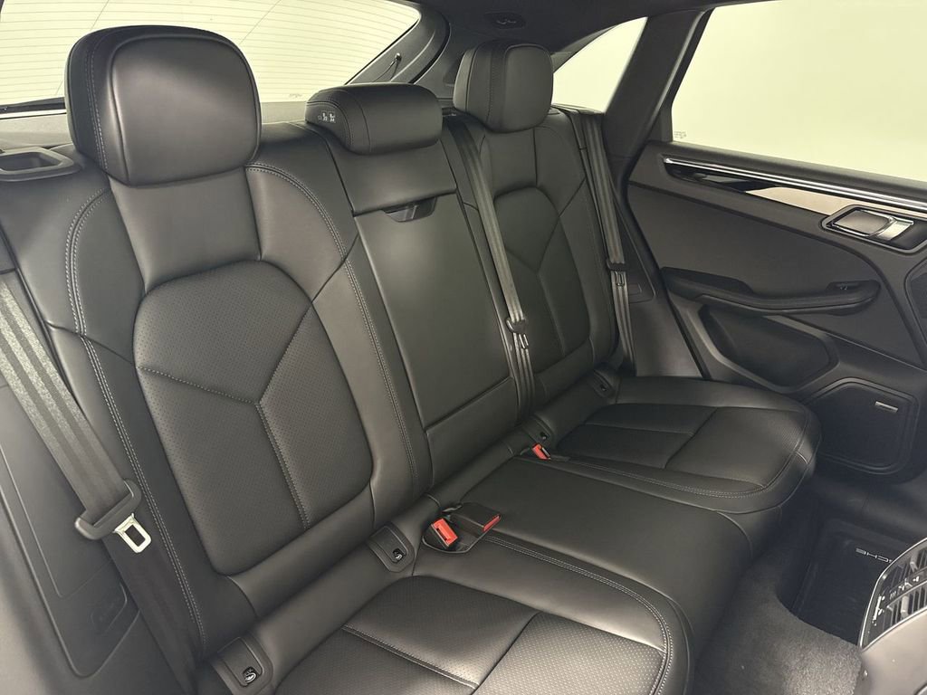 New 2026 Porsche Macan AWD/4WD image 23