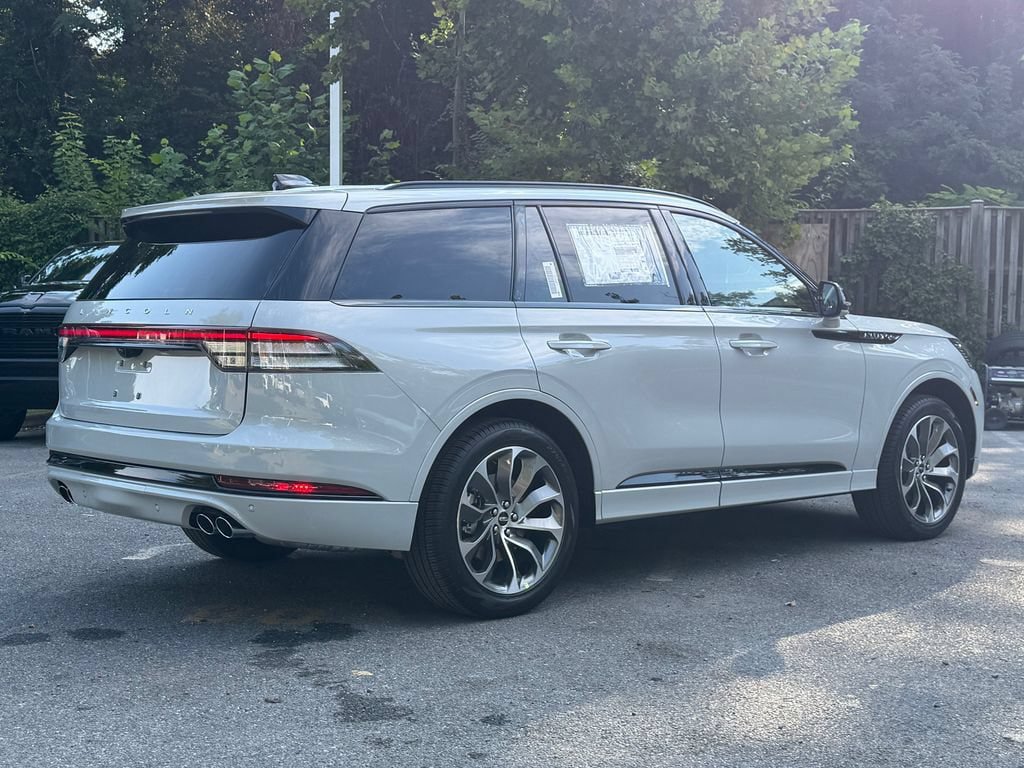 New 2027 Lincoln Aviator AWD w/ Jet Appearance Package image 5