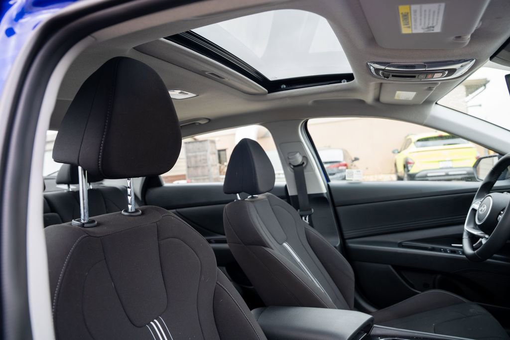 Certified 2024 Hyundai Elantra SEL w/ Convenience Package image 12