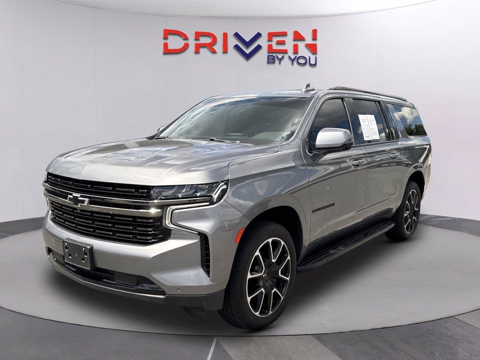 Used 2022 Chevrolet Suburban RST w/ Luxury Package AWD/4WD image 6