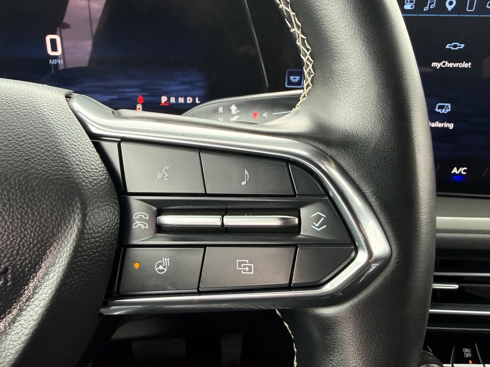 Certified 2025 Chevrolet Traverse LT FWD image 19