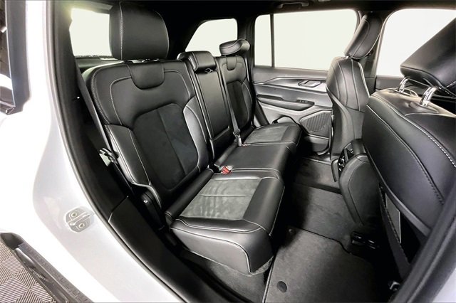 Used 2025 Jeep Grand Cherokee Altitude w/ Trailer Tow Package image 25