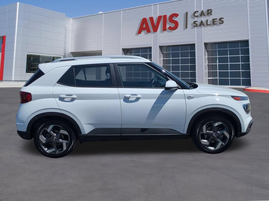 Used 2025 Hyundai Venue SEL FWD image 5