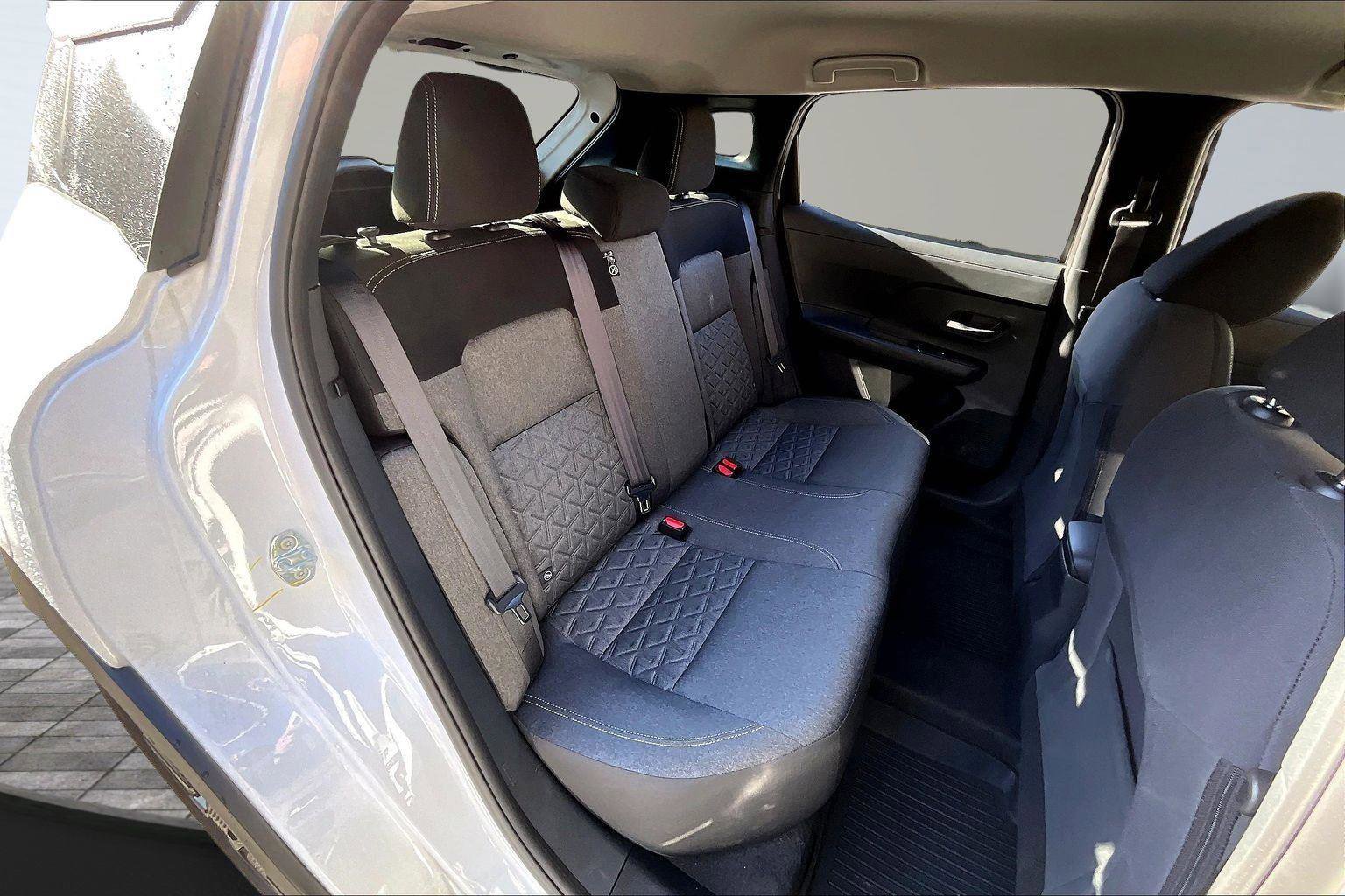 Used 2025 Nissan Kicks SV image 28