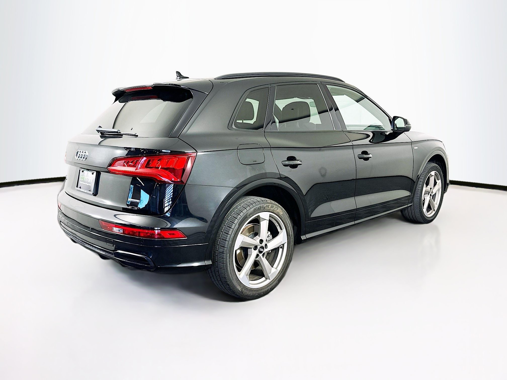 Used 2020 Audi Q5 2.0T Titanium Premium Plus w/ Premium Plus Package AWD/4WD image 9