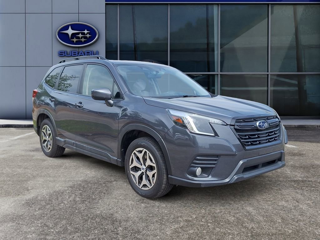 Used 2023 Subaru Forester Premium image 2