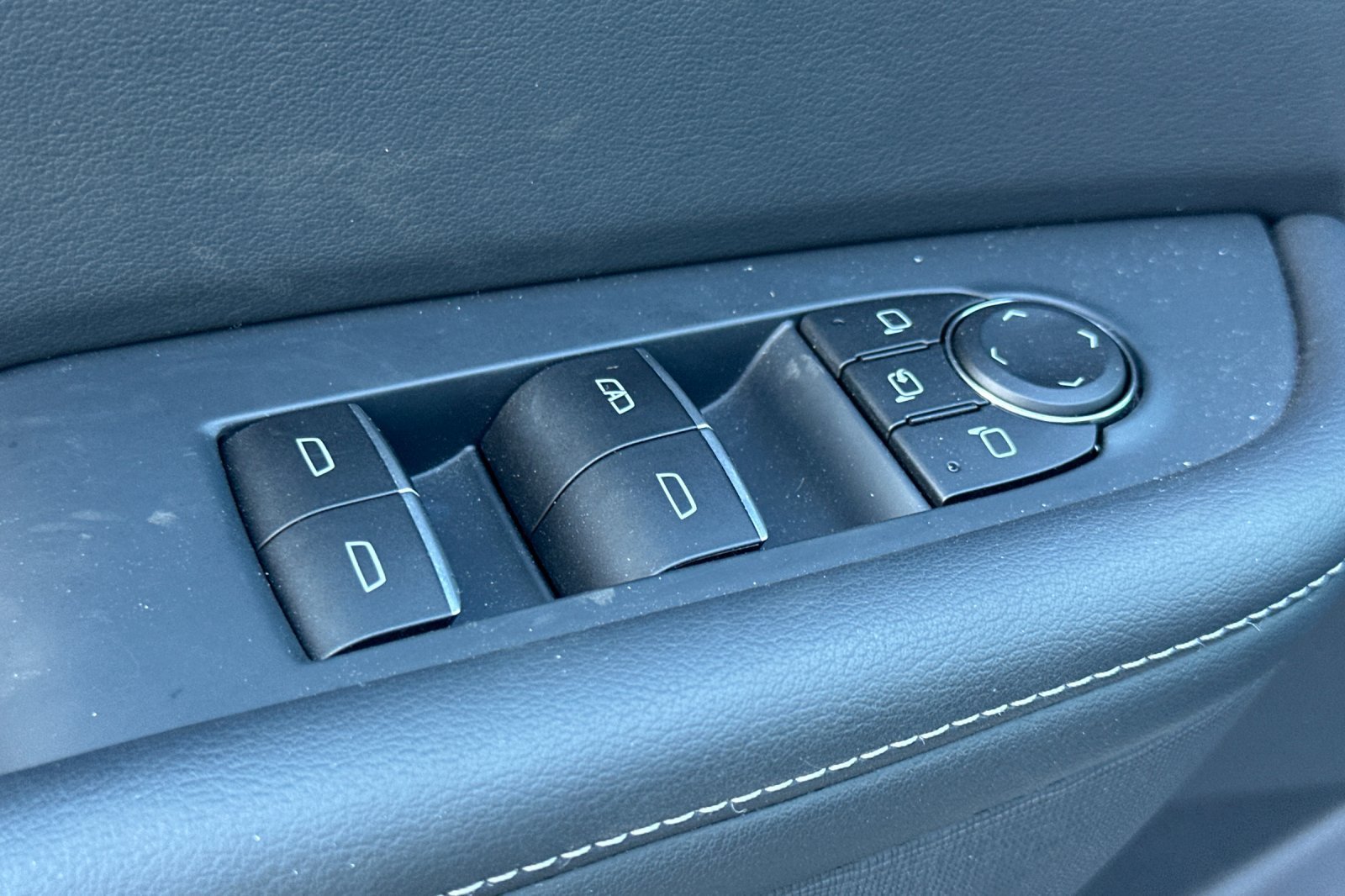 Used 2026 Buick Enclave Sport Touring AWD/4WD image 12
