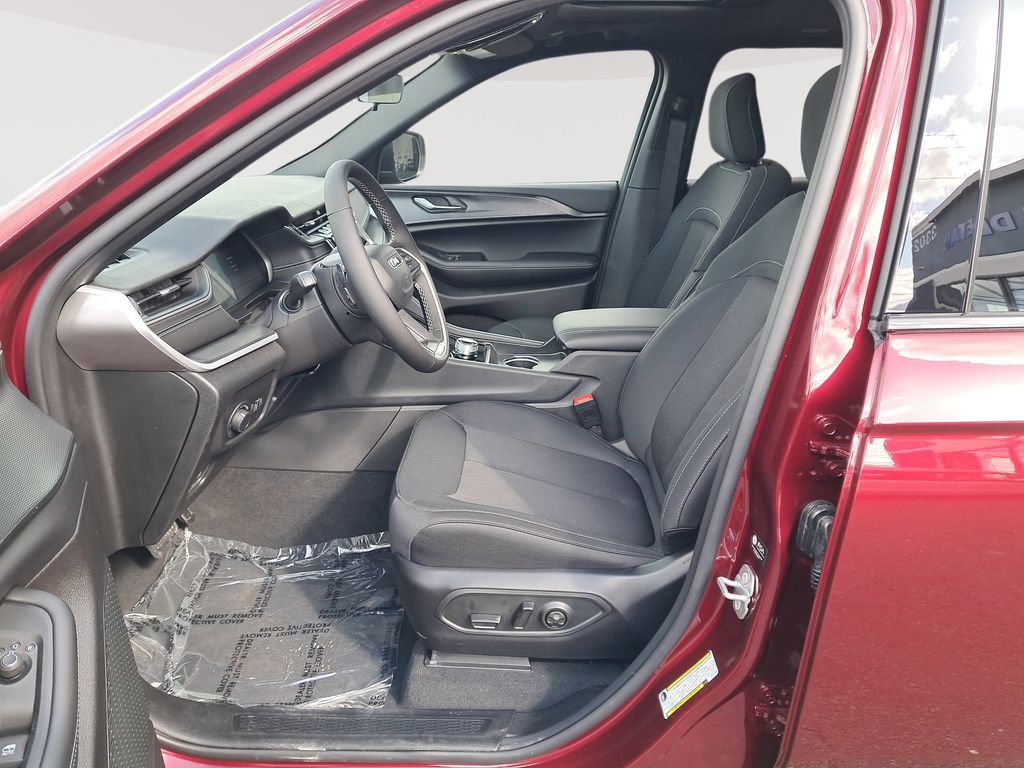 New 2025 Jeep Grand Cherokee Laredo X w/ Luxury Tech Group I image 12