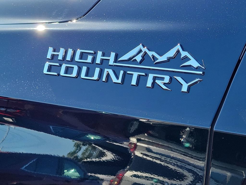 Used 2023 Chevrolet Suburban High Country image 33