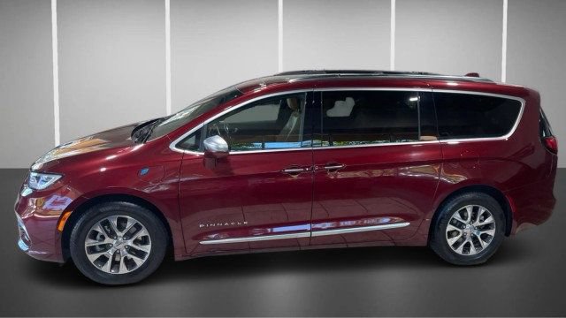Used 2021 Chrysler Pacifica Pinnacle FWD image 11
