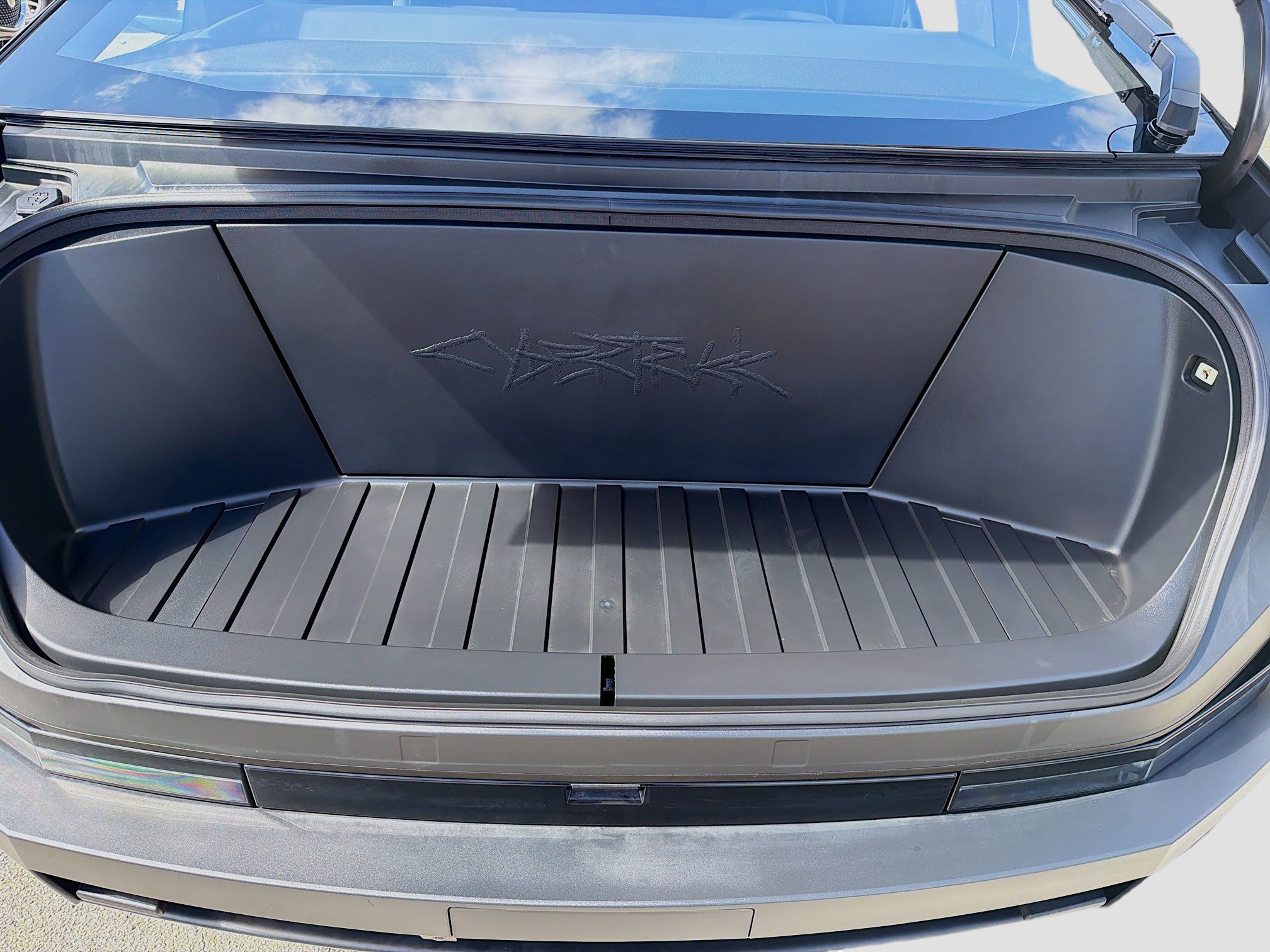 Used 2025 Tesla Cybertruck AWD Crew Cab image 33