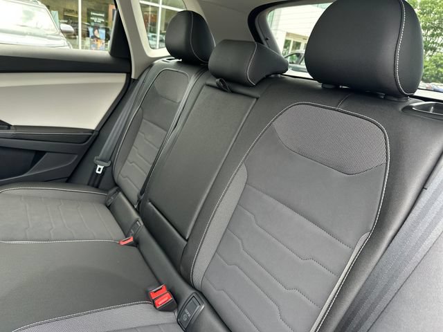 Certified 2025 Volkswagen Taos SE w/ Panoramic Sunroof Package AWD/4WD image 31