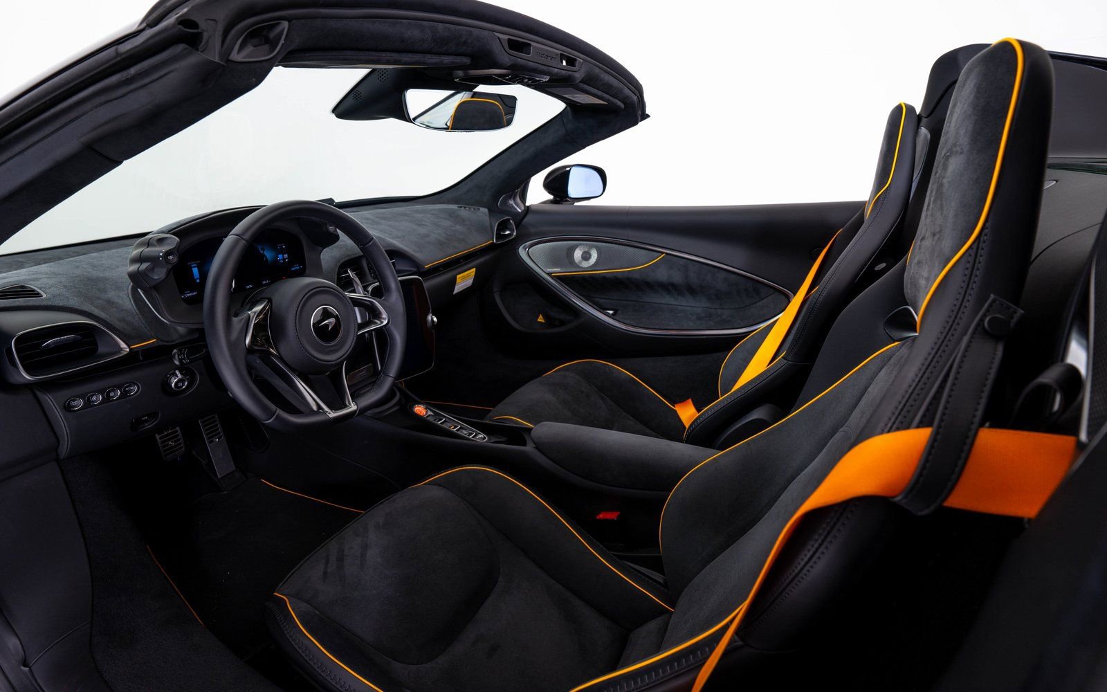 Used 2025 McLaren Artura Spider RWD image 18