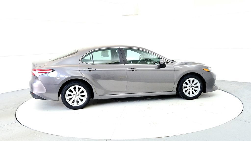Certified 2018 Toyota Camry LE FWD image 6
