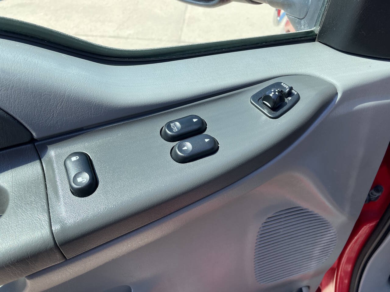 Used 2002 Ford F350 4x4 Regular Cab Super Duty image 11