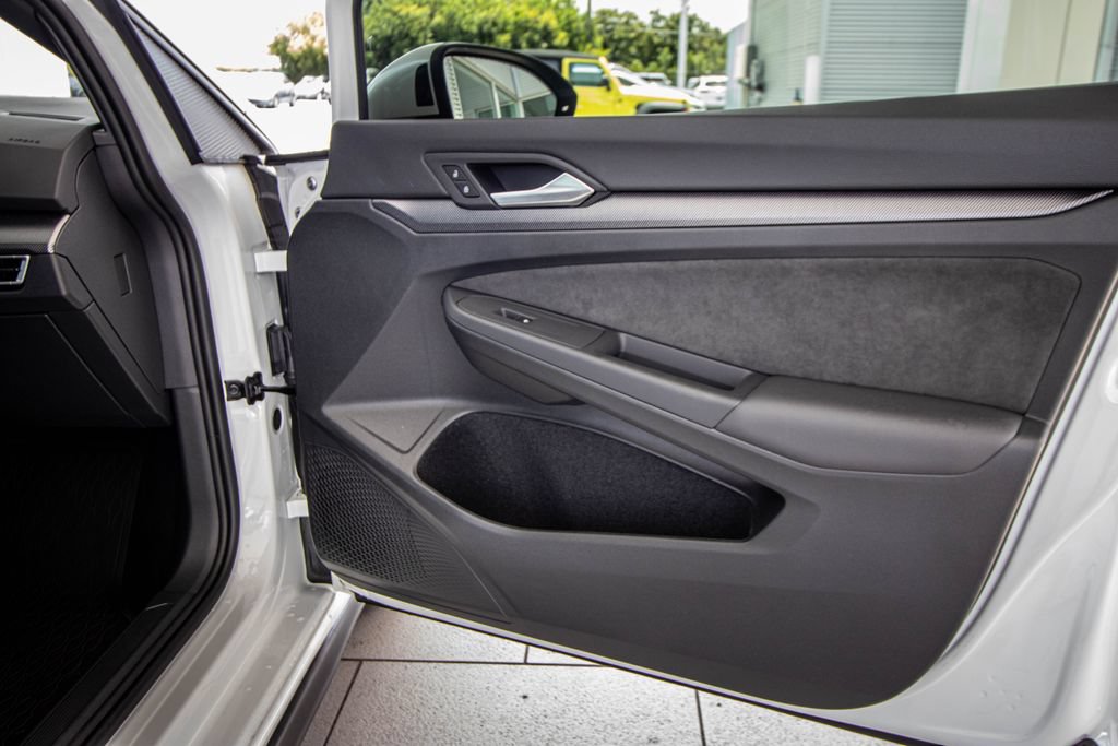 Used 2025 Volkswagen GTI SE FWD image 19