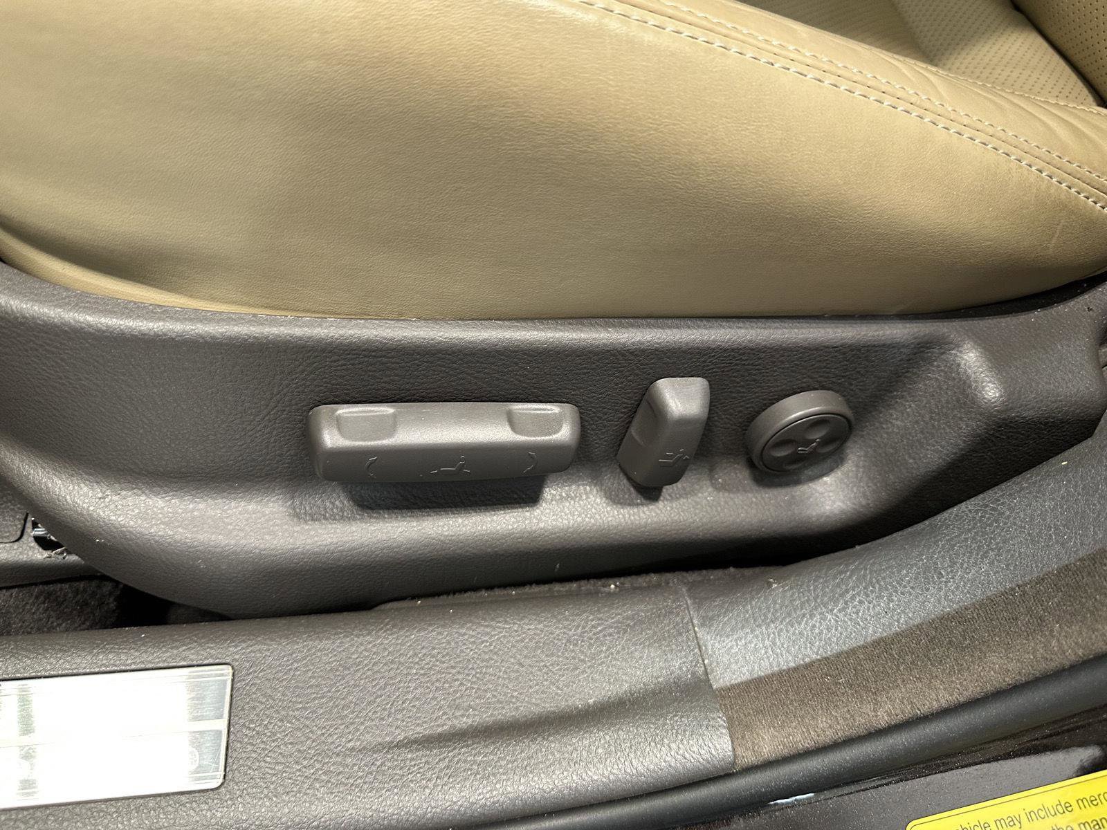 Used 2013 Hyundai Genesis 3.8 w/ Technology Pkg image 17