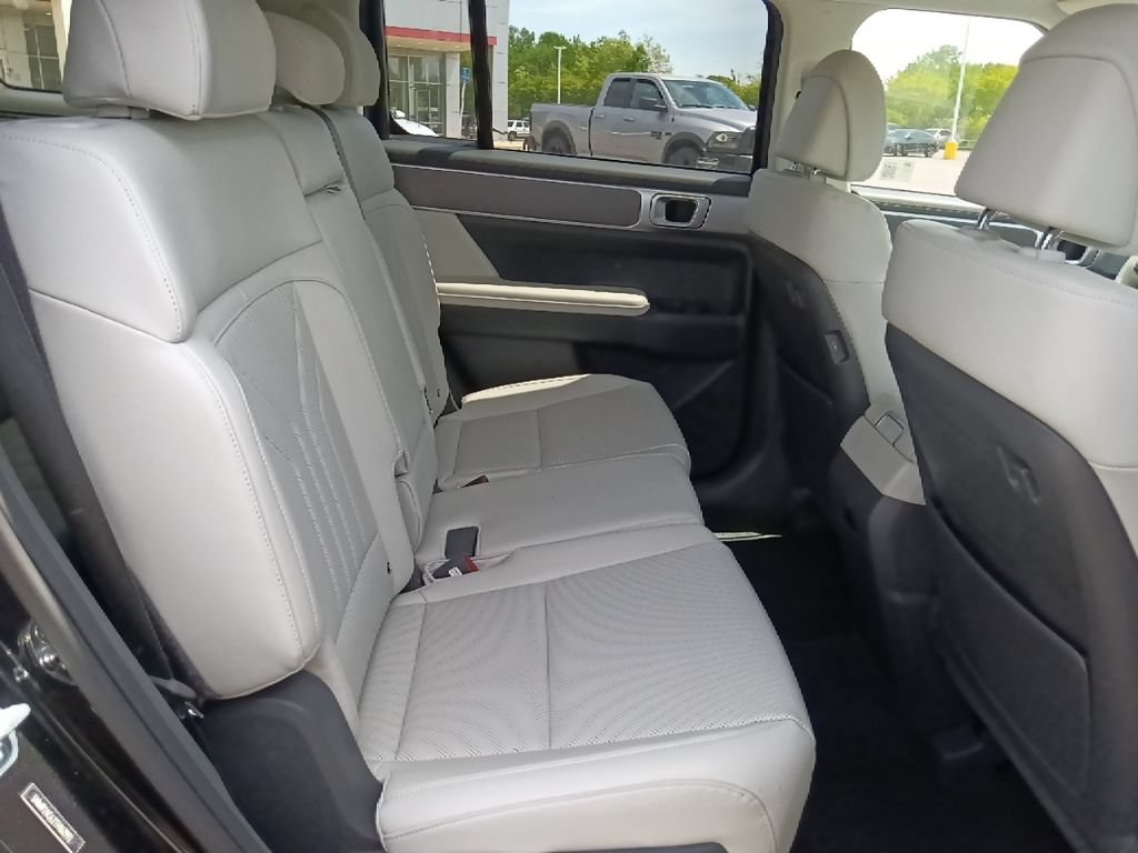 Used 2026 Hyundai Santa Fe SEL FWD image 32