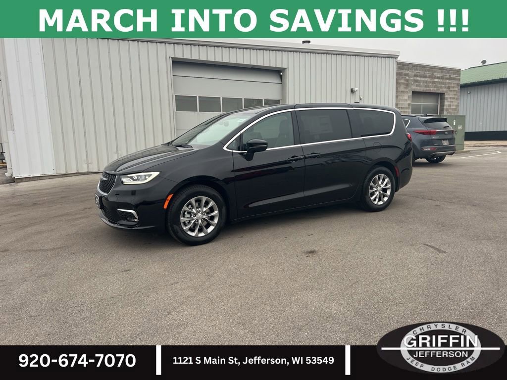 New 2026 Chrysler Pacifica Limited w/ Trailer Tow Group