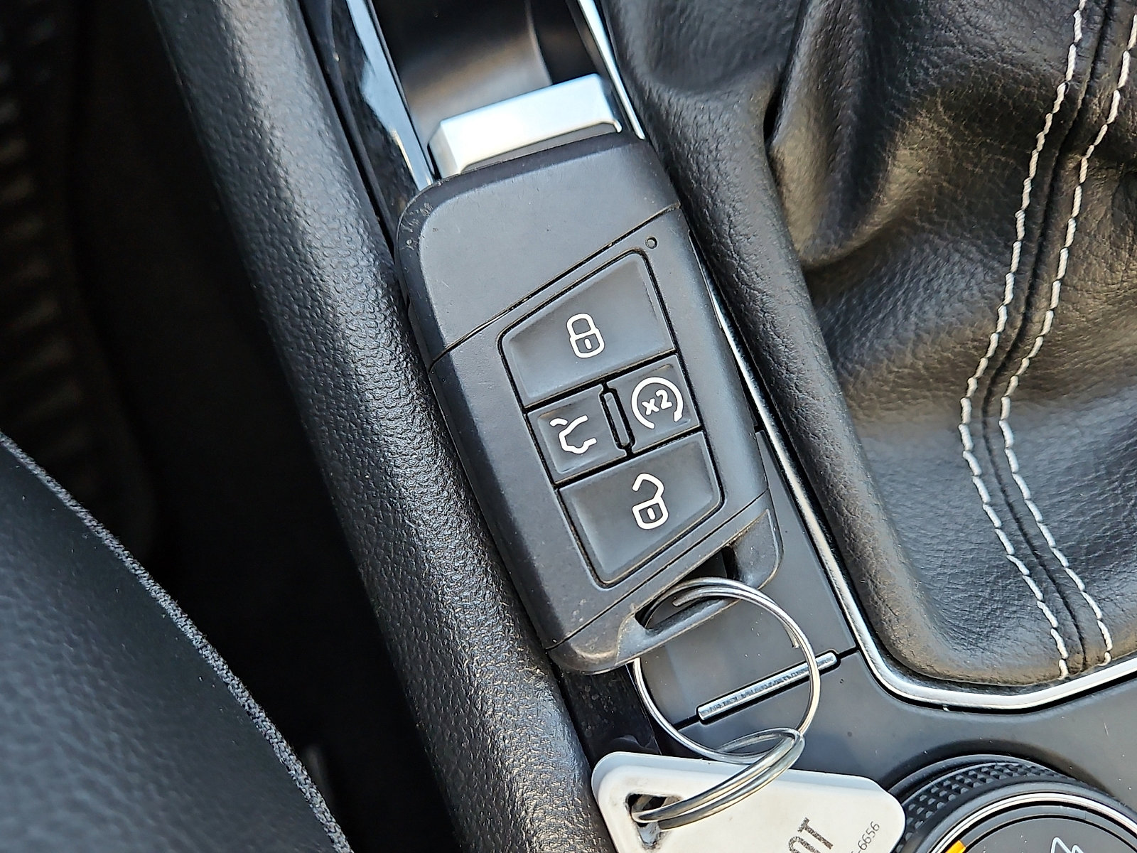 Certified 2022 Volkswagen Taos SEL w/ Panoramic Sunroof Package image 20