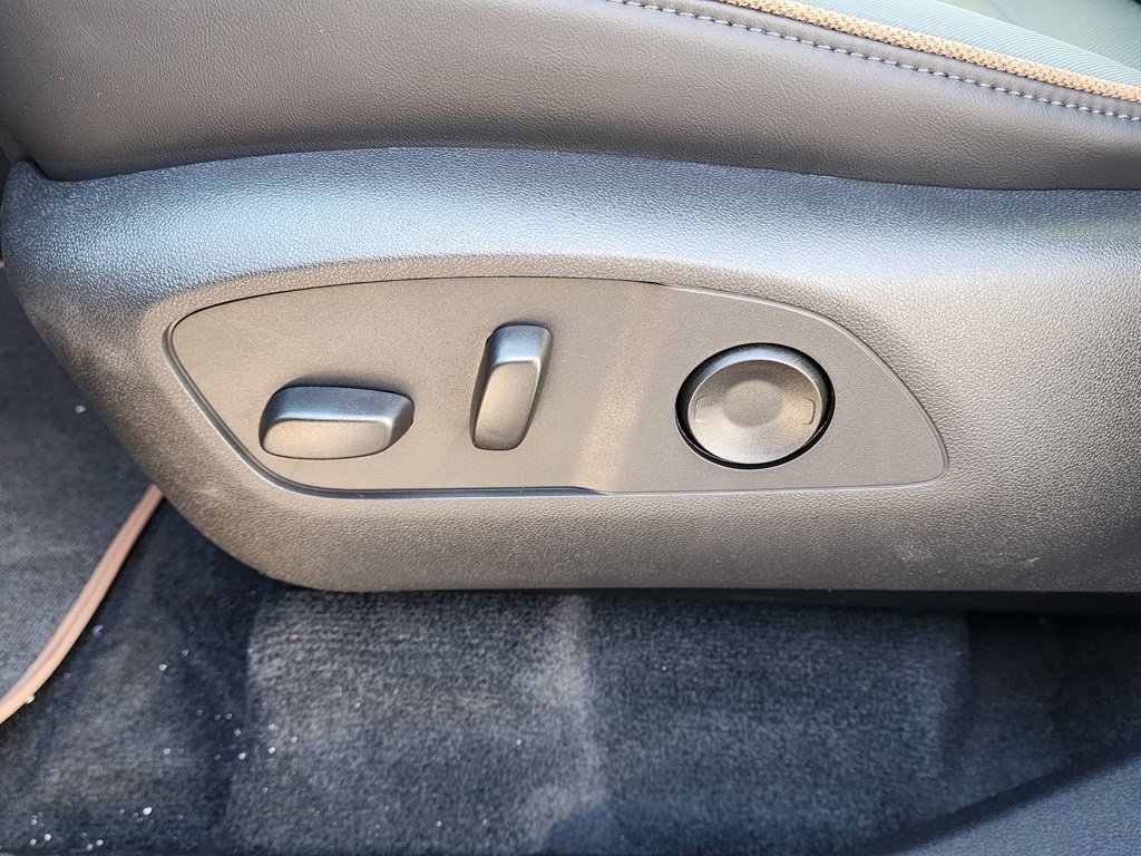 New 2026 GMC Acadia AT4 w/ Luxury Package image 18