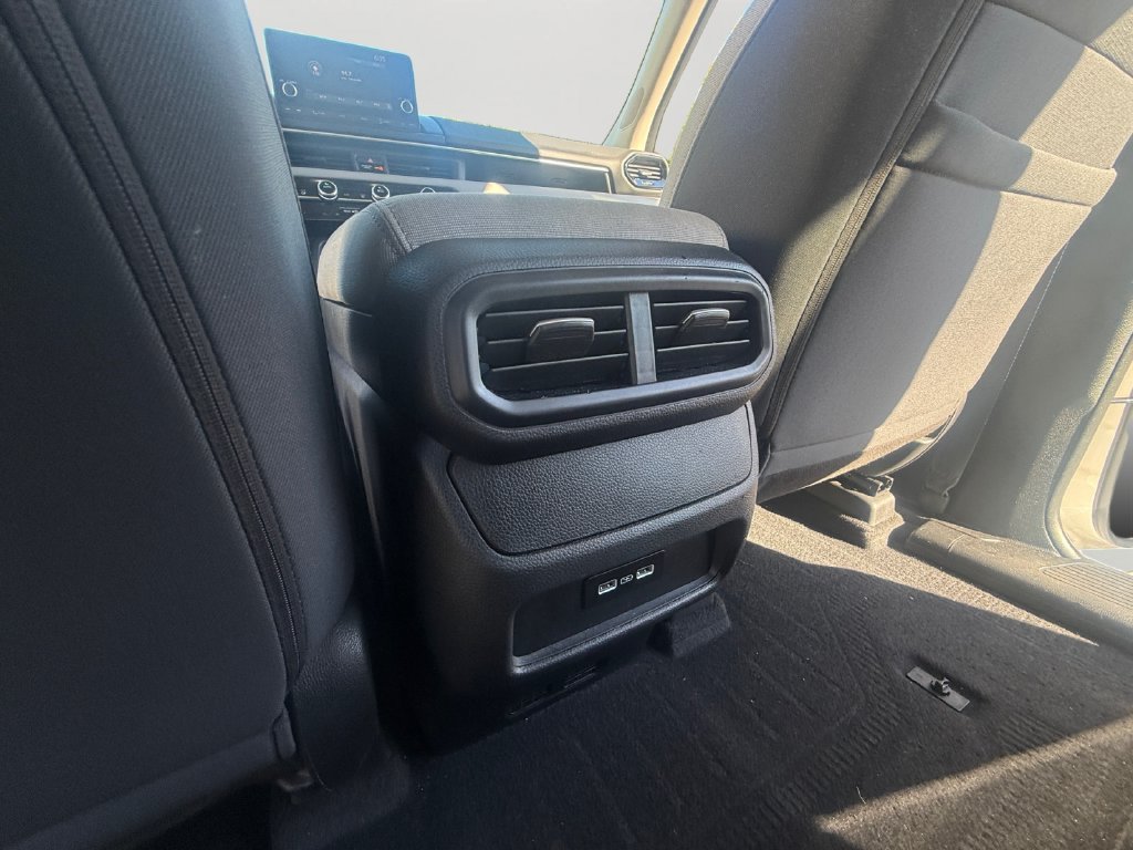 Used 2023 Honda Pilot LX image 25