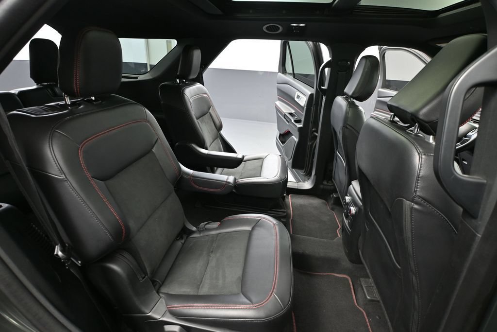 Used 2023 Ford Explorer ST-Line AWD/4WD image 49
