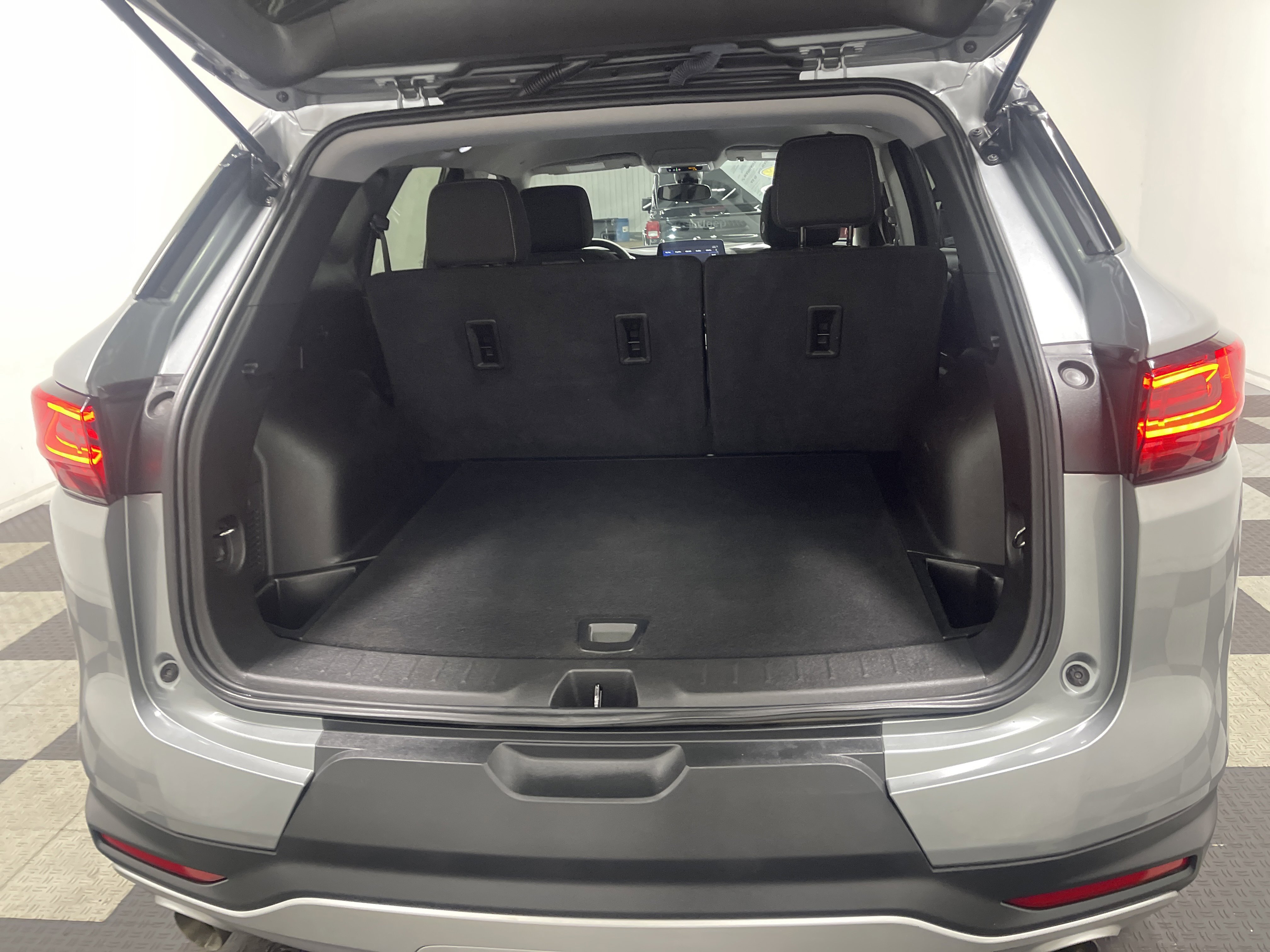 Used 2023 Chevrolet Blazer LT w/ Midnight/Sport Edition image 18