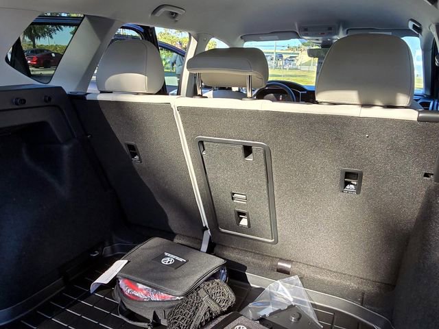 New 2025 Volkswagen Taos SE image 34