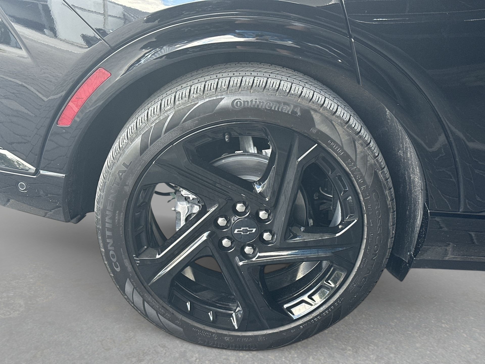 Certified 2024 Chevrolet Equinox EV RS FWD image 32