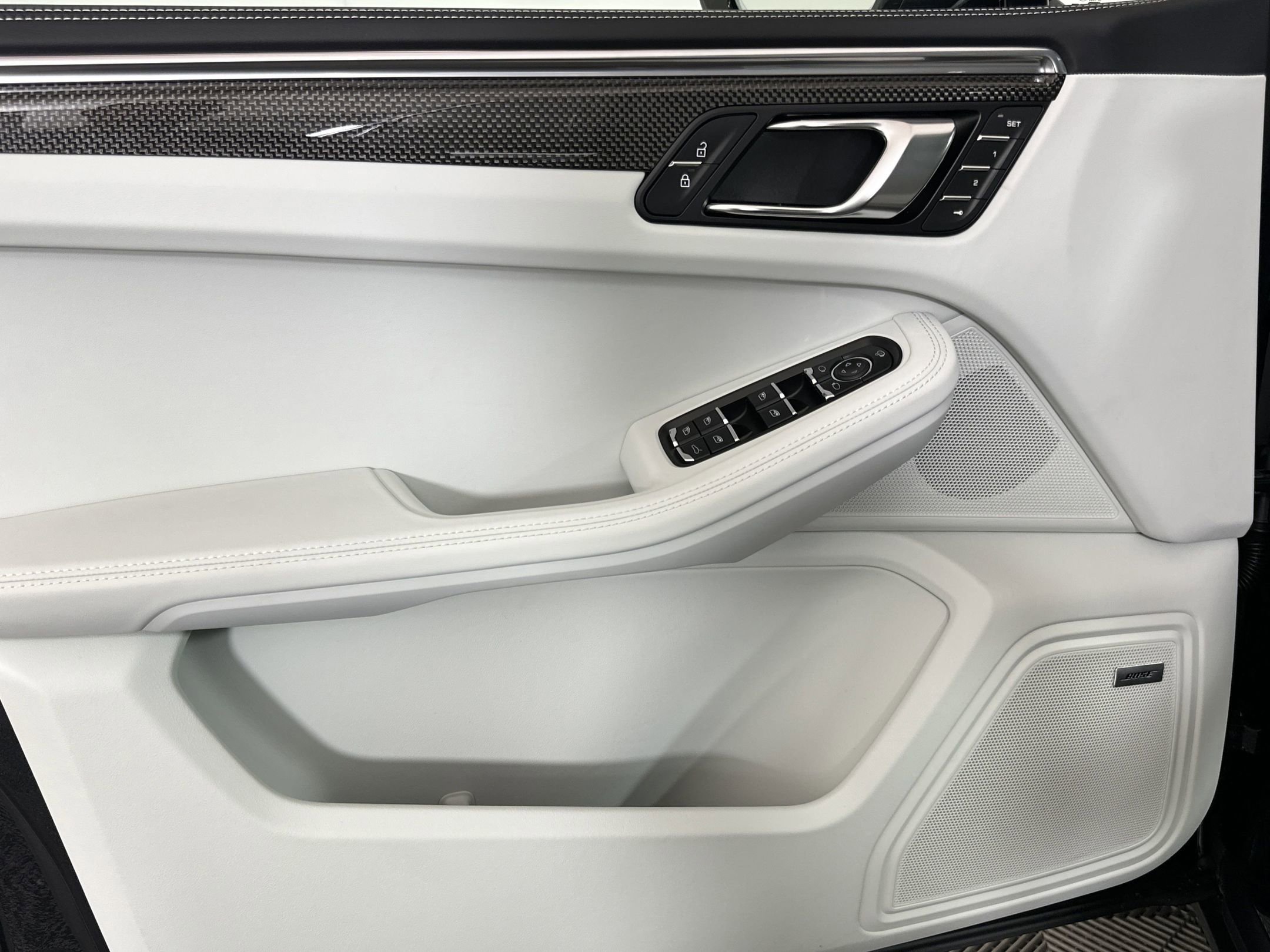 Certified 2025 Porsche Macan image 15