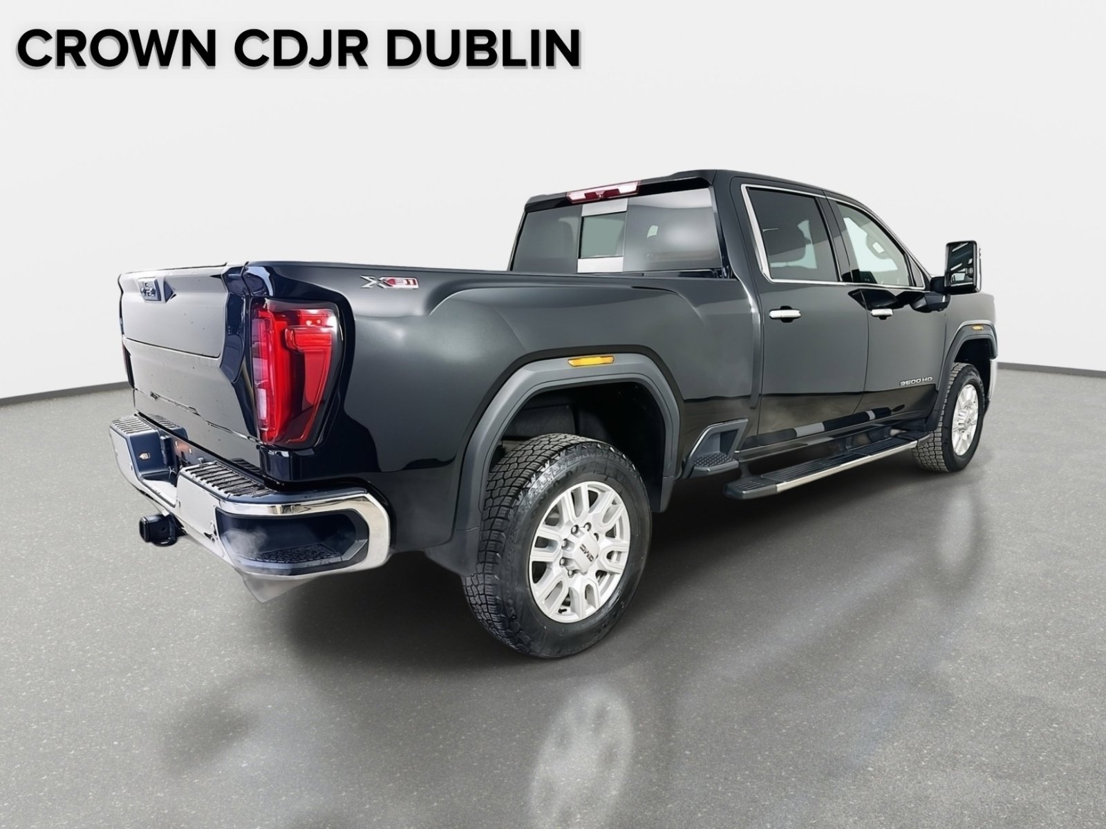 Used 2022 GMC Sierra 3500 SLT w/ SLT Premium Package image 6