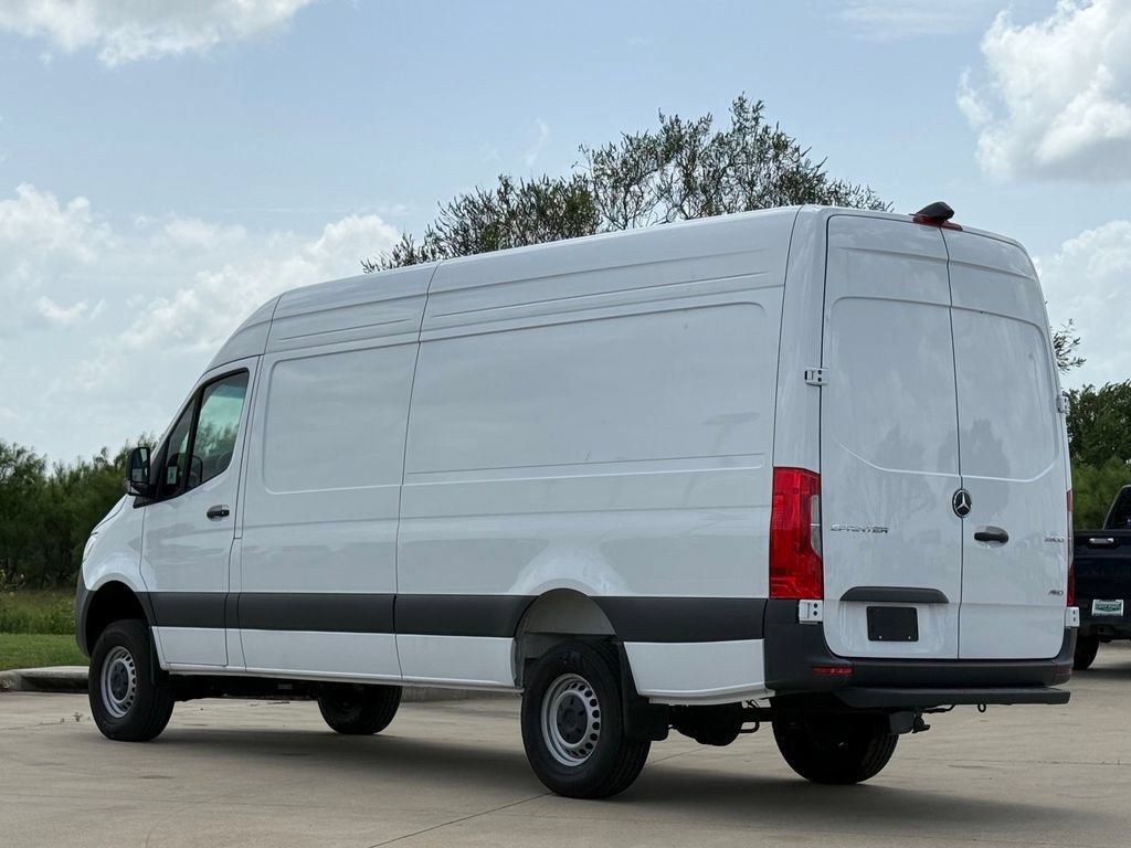 Used 2025 Mercedes-Benz Sprinter 2500 image 3