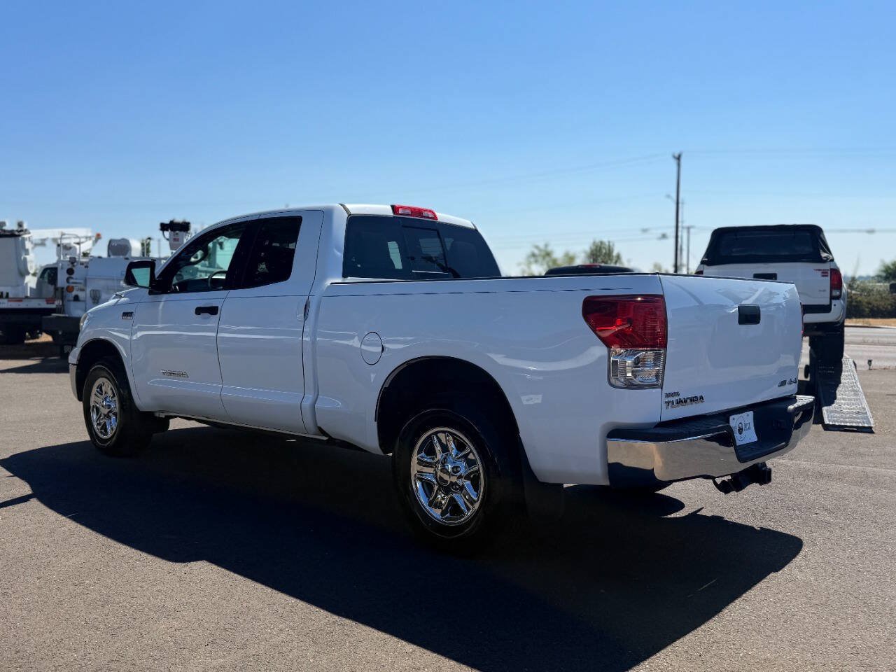 Used 2013 Toyota Tundra 4x4 Double Cab w/ Tow Pkg image 7