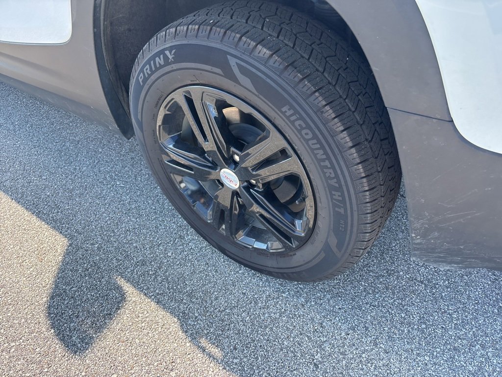 Used 2023 GMC Terrain SLE w/ Driver Convenience Package image 7