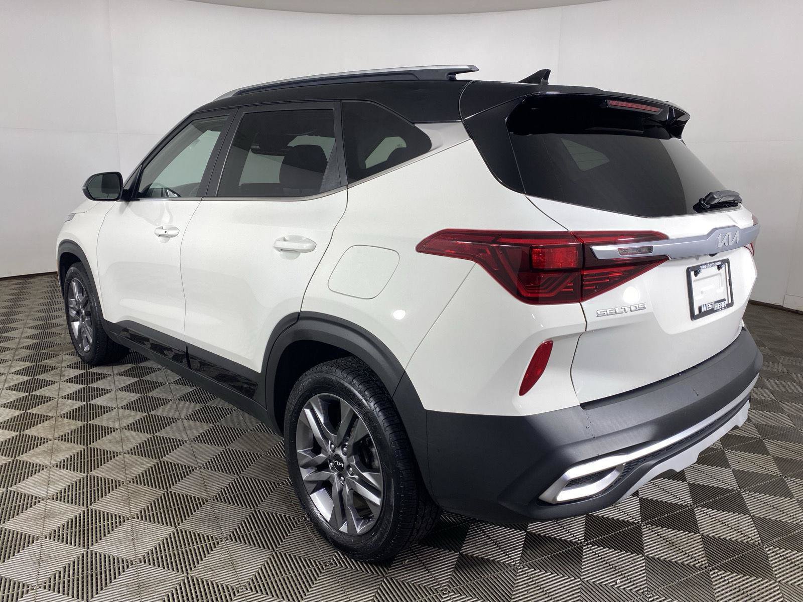 Used 2022 Kia Seltos S FWD image 5