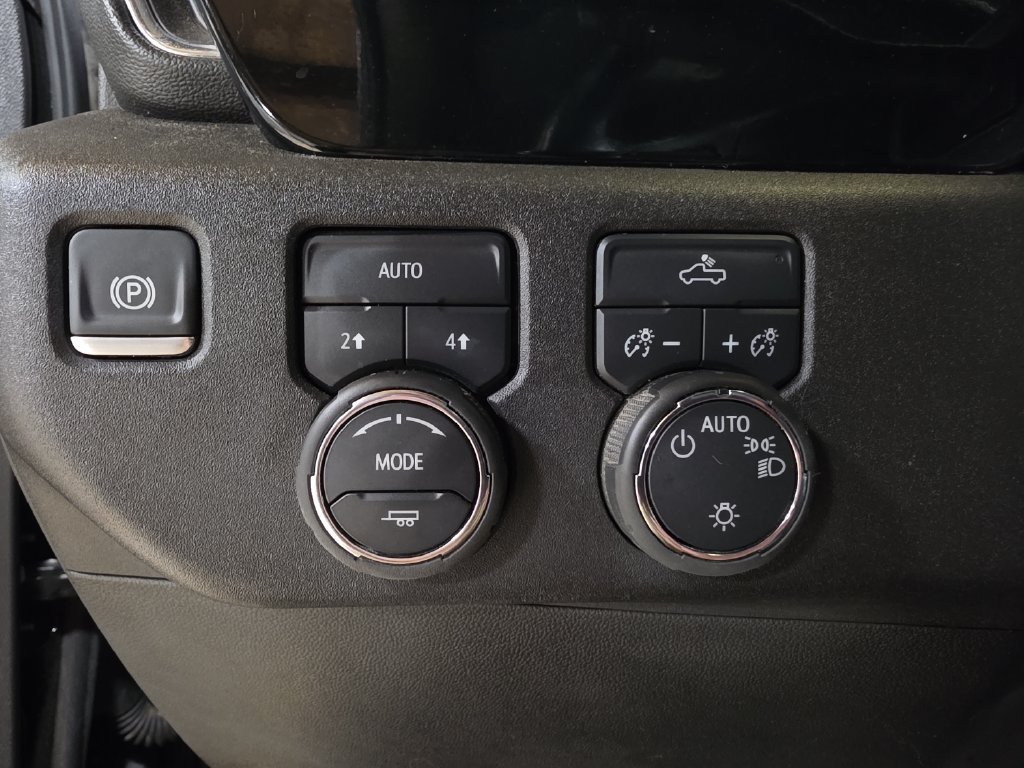 Used 2025 Chevrolet Silverado 1500 LT AWD/4WD image 21
