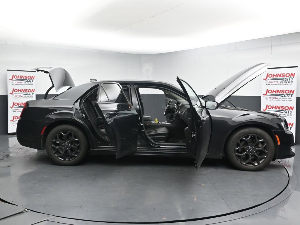 Used 2022 Chrysler 300 Touring L w/ Comfort Group AWD/4WD image 27