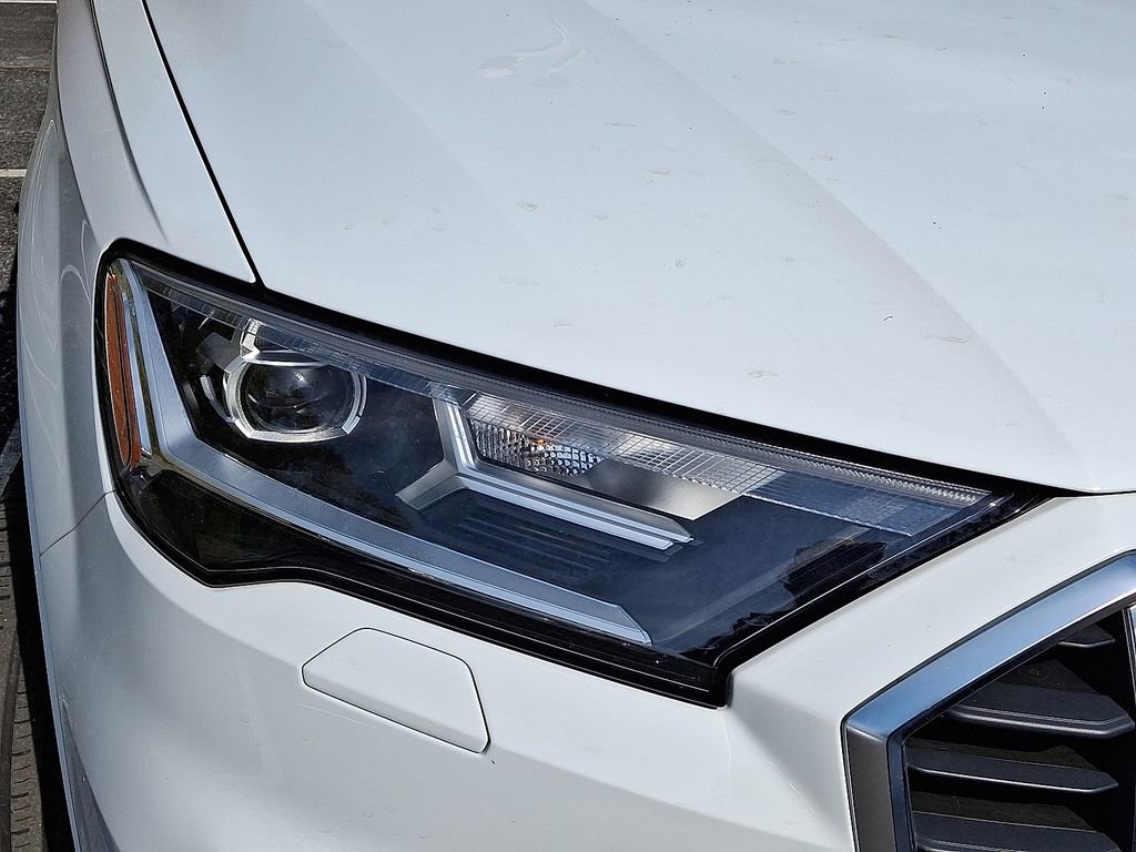 Certified 2023 Audi Q7 2.0T Premium w/ Towing Package AWD/4WD image 3